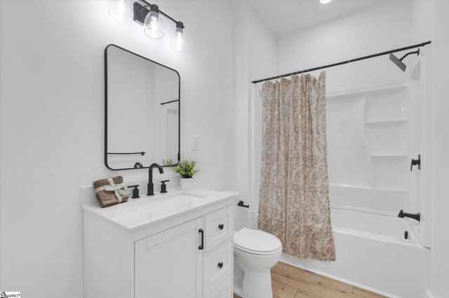 20 4th Avenue, Greenville, SC 29611