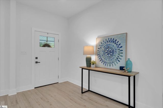 20 4th Avenue, Greenville, SC 29611