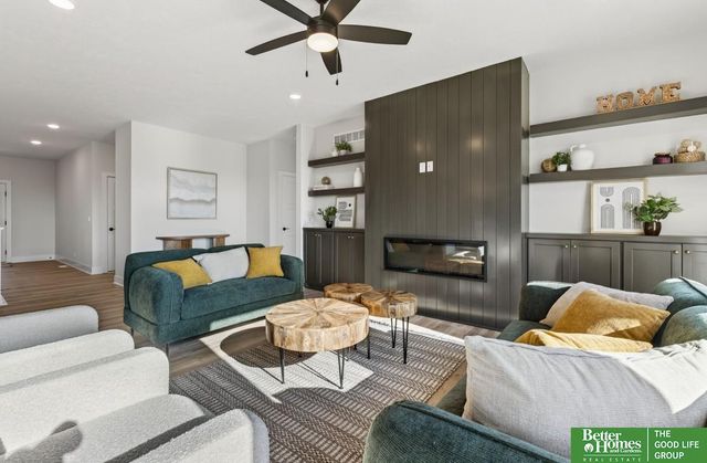 8906 Von Street, Papillion, NE 68046