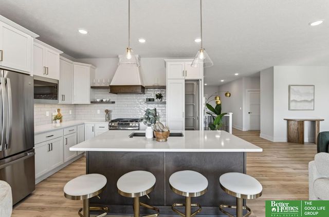 8906 Von Street, Papillion, NE 68046