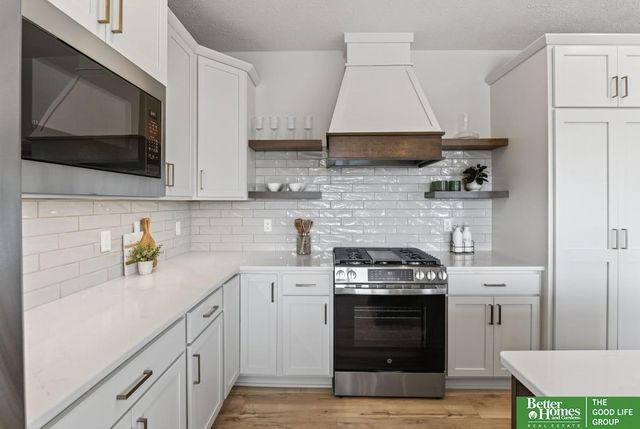 8906 Von Street, Papillion, NE 68046