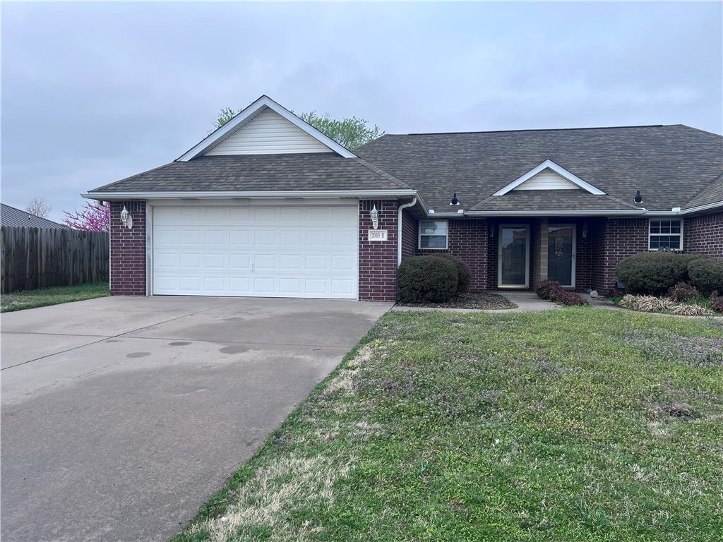 2060 Ravenwood B, Siloam Springs, AR 72761