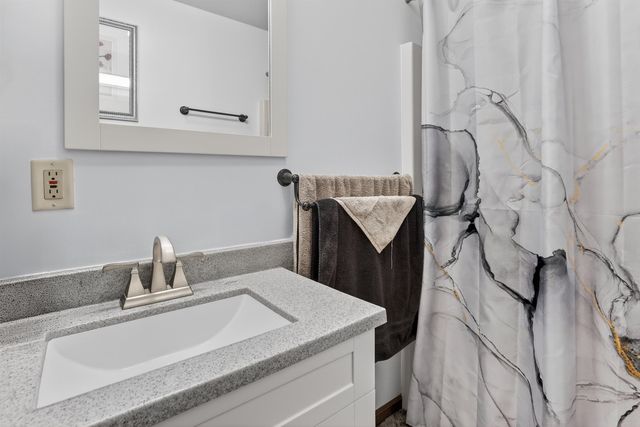 2442 N Mackinaw Road, Pinconning, MI 48650