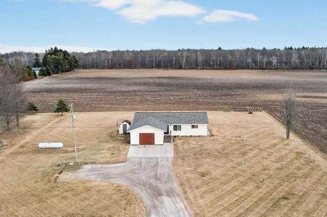 2442 N Mackinaw Road, Pinconning, MI 48650