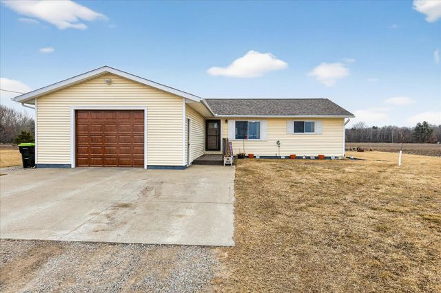 2442 N Mackinaw Road, Pinconning, MI 48650