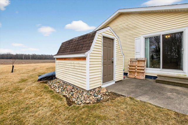 2442 N Mackinaw Road, Pinconning, MI 48650