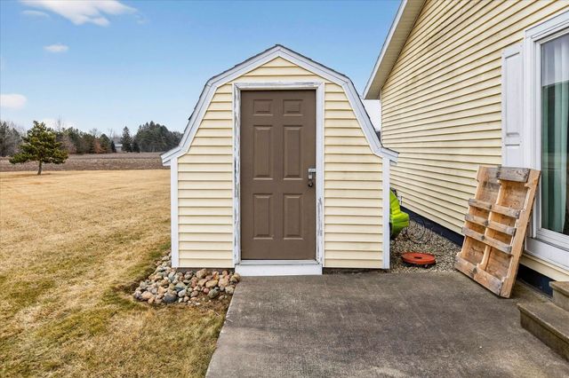 2442 N Mackinaw Road, Pinconning, MI 48650