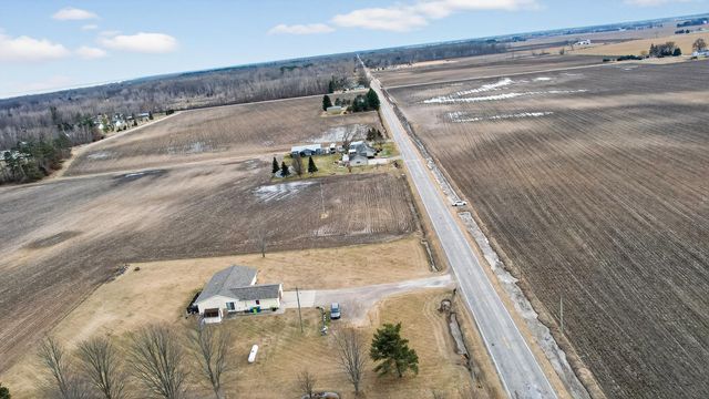 2442 N Mackinaw Road, Pinconning, MI 48650