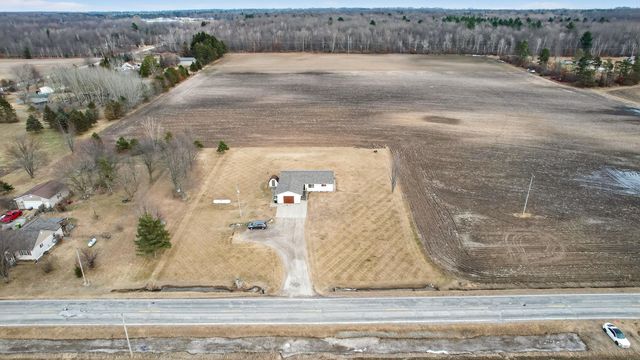2442 N Mackinaw Road, Pinconning, MI 48650