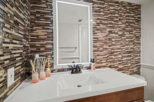 5801 Lumberdale Road 78, Houston, TX 77092