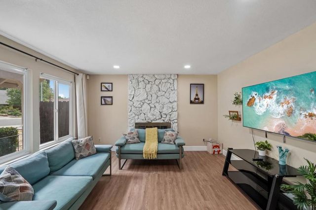 9021 Posada Way, Sacramento, CA 95826