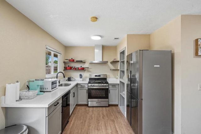 9021 Posada Way, Sacramento, CA 95826