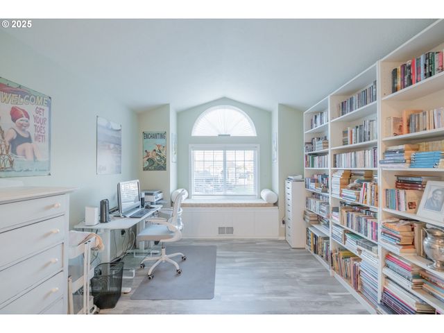 925 Scepter Ct, Salem, OR 97301