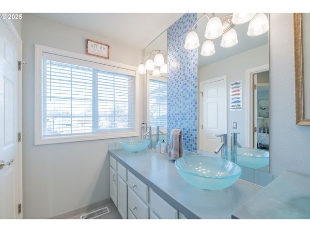 925 Scepter Ct, Salem, OR 97301