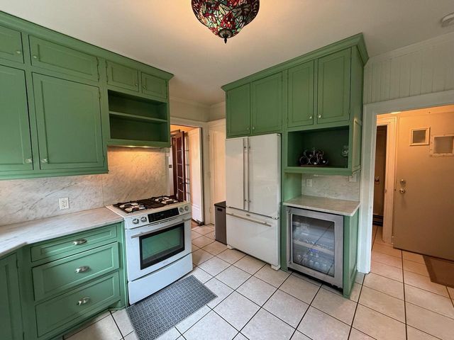 2010 Main STREET, La Crosse, WI 54601