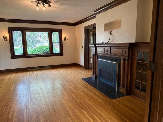 2010 Main STREET, La Crosse, WI 54601