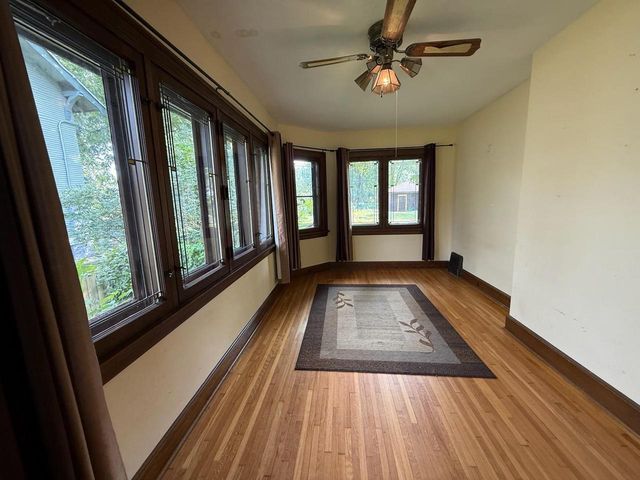 2010 Main STREET, La Crosse, WI 54601