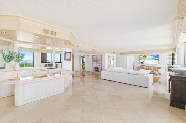 20185 E Country Club Drive 901, Aventura, FL 33180