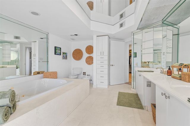 20185 E Country Club Drive 901, Aventura, FL 33180