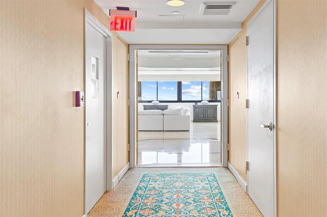 20185 E Country Club Drive 901, Aventura, FL 33180