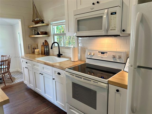 2287 NE Patrician St, Jensen Beach, FL 34957
