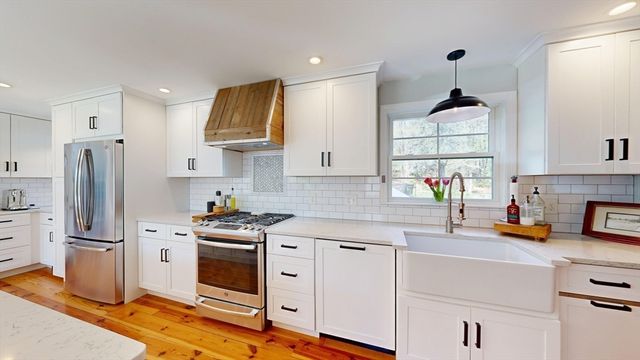375 Linebrook Rd, Ipswich, MA 01938