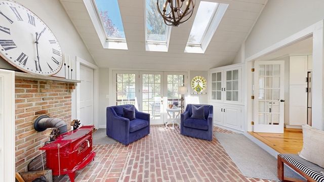 375 Linebrook Rd, Ipswich, MA 01938