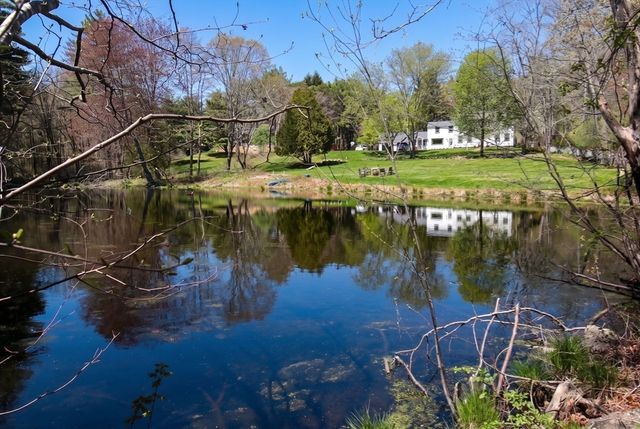 375 Linebrook Rd, Ipswich, MA 01938