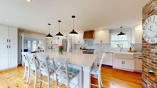 375 Linebrook Rd, Ipswich, MA 01938