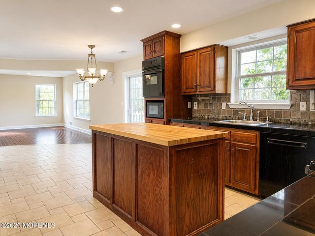 14 Aspen Court, Jackson, NJ 08527