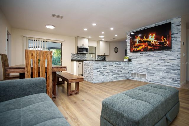 2719 FOREST KNOLL DRIVE, Sarasota, FL 34232