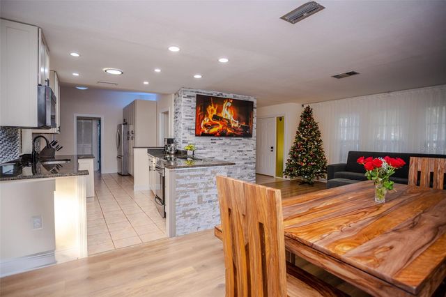 2719 FOREST KNOLL DRIVE, Sarasota, FL 34232