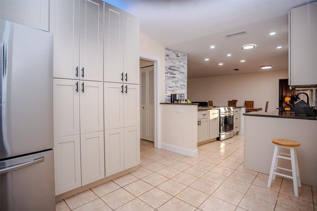 2719 FOREST KNOLL DRIVE, Sarasota, FL 34232