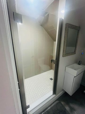 67 Middle Street Bb, Manchester, NH 03101