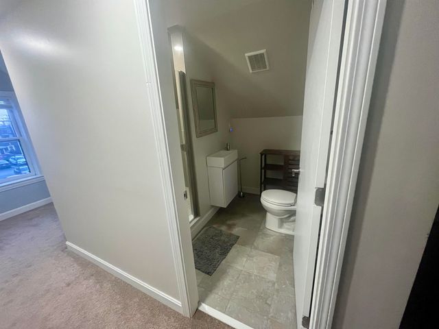 67 Middle Street Bb, Manchester, NH 03101