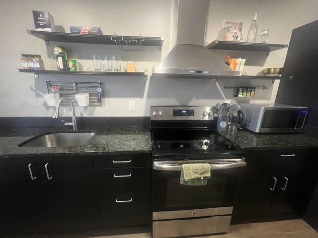 67 Middle Street Bb, Manchester, NH 03101