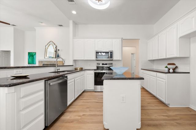 1213 Thistle Hill Trail, Weatherford, TX 76087