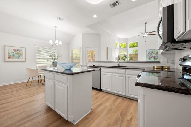 1213 Thistle Hill Trail, Weatherford, TX 76087