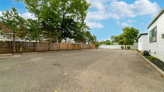 20-22 Bay Shore Avenue APT 20-1A, Bay Shore, NY 11706