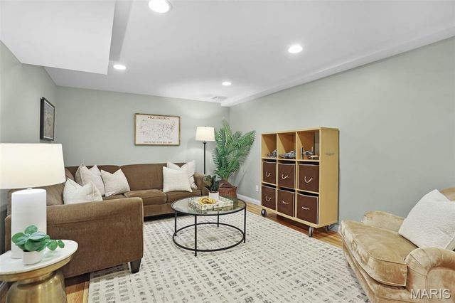 68 Willmore Road, St Louis, MO 63109