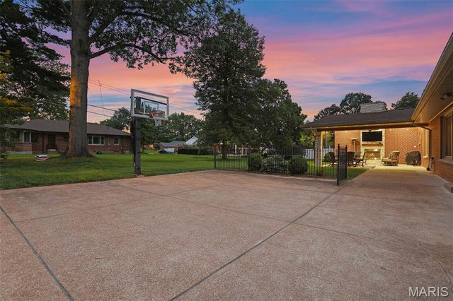 68 Willmore Road, St Louis, MO 63109