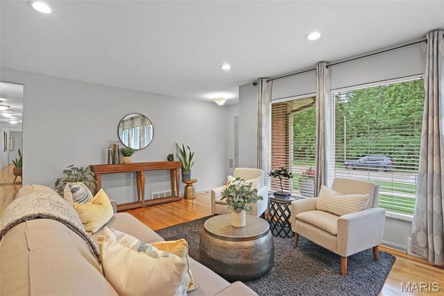 68 Willmore Road, St Louis, MO 63109