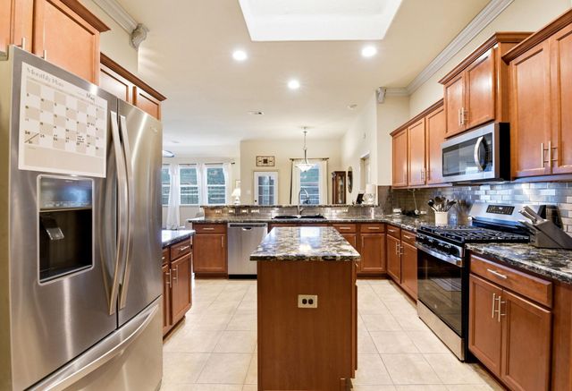 3233 Emma Lake Court, Dickinson, TX 77539