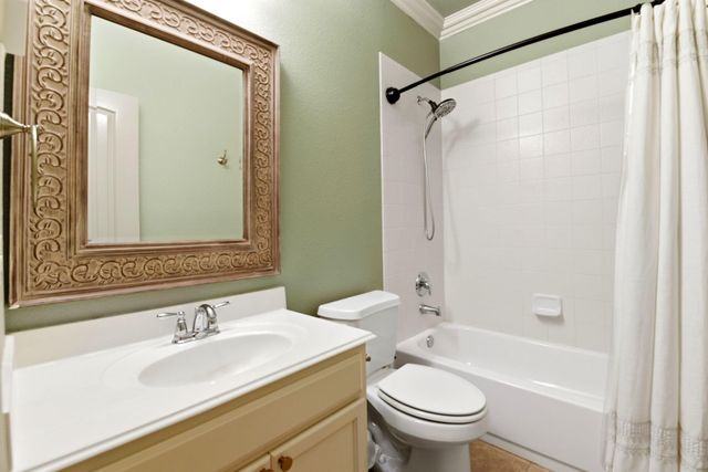 3233 Emma Lake Court, Dickinson, TX 77539