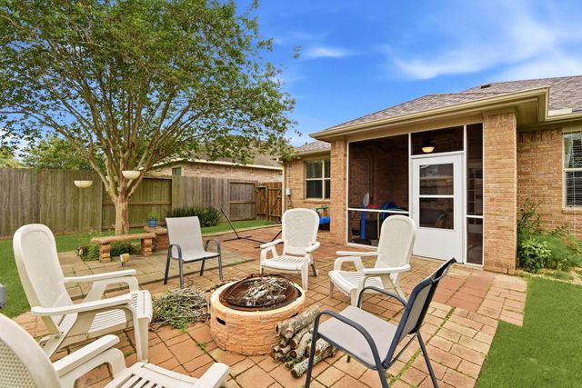 3233 Emma Lake Court, Dickinson, TX 77539