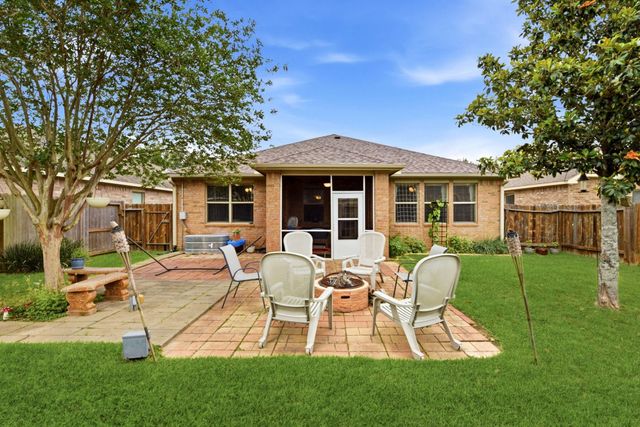 3233 Emma Lake Court, Dickinson, TX 77539