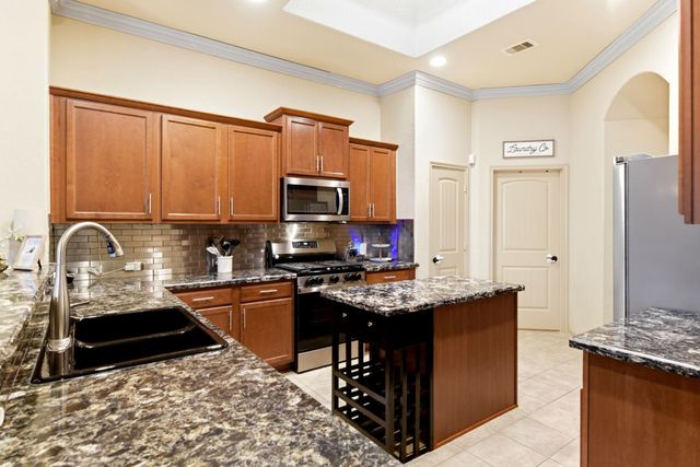 3233 Emma Lake Court, Dickinson, TX 77539