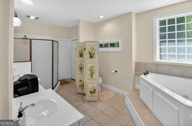 72 Lake Court, Jefferson, GA 30549