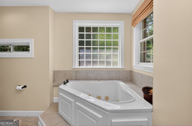 72 Lake Court, Jefferson, GA 30549