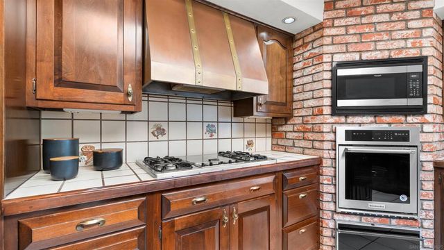 6427 Golfcrest Dr., San Diego, CA 92119